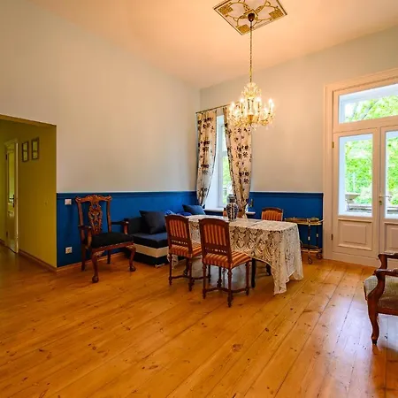 Villa Admirala Nams *